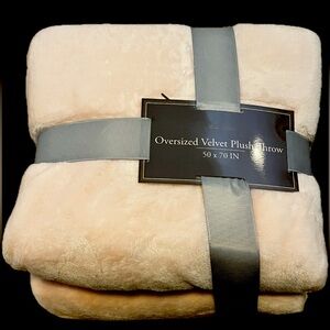 Oversized Velvet Plush Throw - Pink